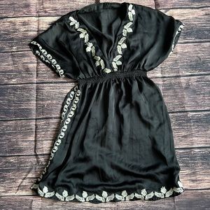 Forever 21 Black and white beach cover up. Silk material - M